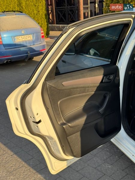 Седан Ford Mondeo 2012 в Стрию