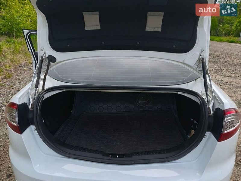 Седан Ford Mondeo 2012 в Славянске