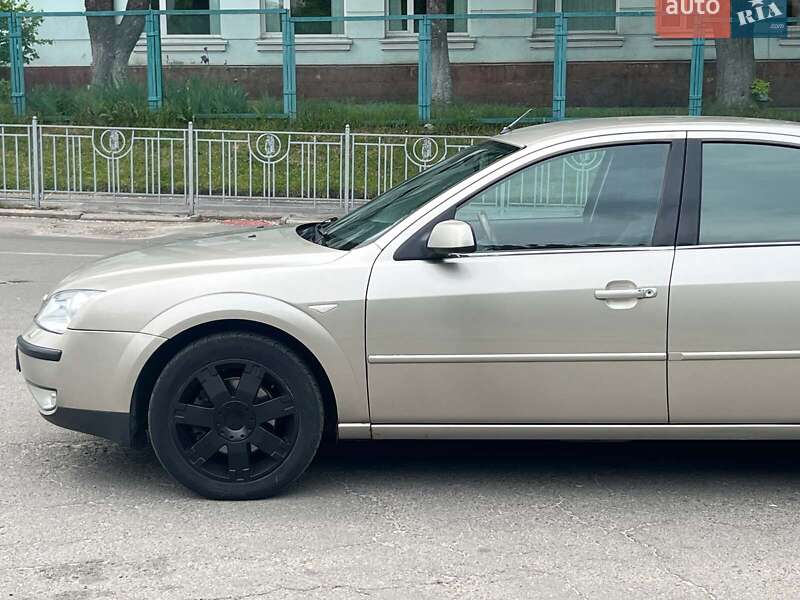 Седан Ford Mondeo 2004 в Киеве