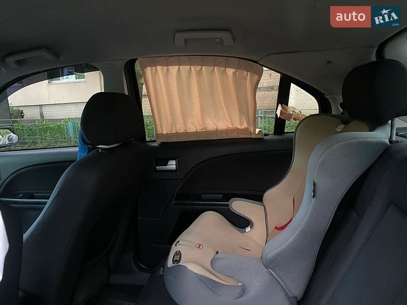Лифтбек Ford Mondeo 2004 в Киеве фото 3 Лифтбек Ford Mondeo 2004 в Киеве