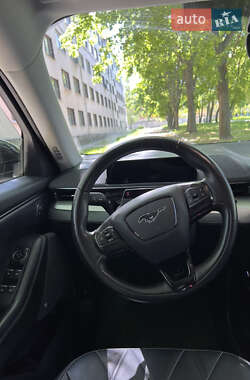 Позашляховик / Кросовер Ford Mustang Mach-E 2021 в 
