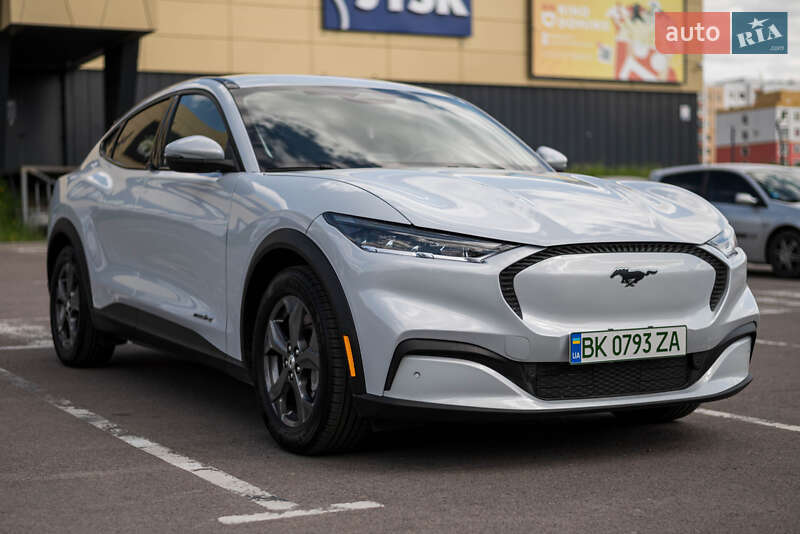 Позашляховик / Кросовер Ford Mustang Mach-E 2021 в 