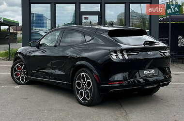 Позашляховик / Кросовер Ford Mustang Mach-E 2021 в 