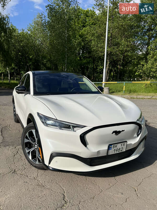 Позашляховик / Кросовер Ford Mustang Mach-E 2023 в Рівному