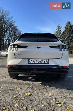 Позашляховик / Кросовер Ford Mustang Mach-E 2022 в 