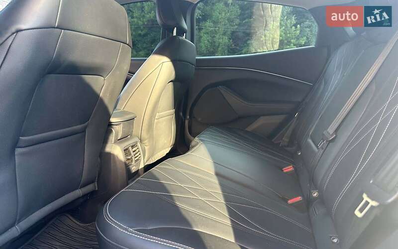 Позашляховик / Кросовер Ford Mustang Mach-E 2021 в Чернівцях