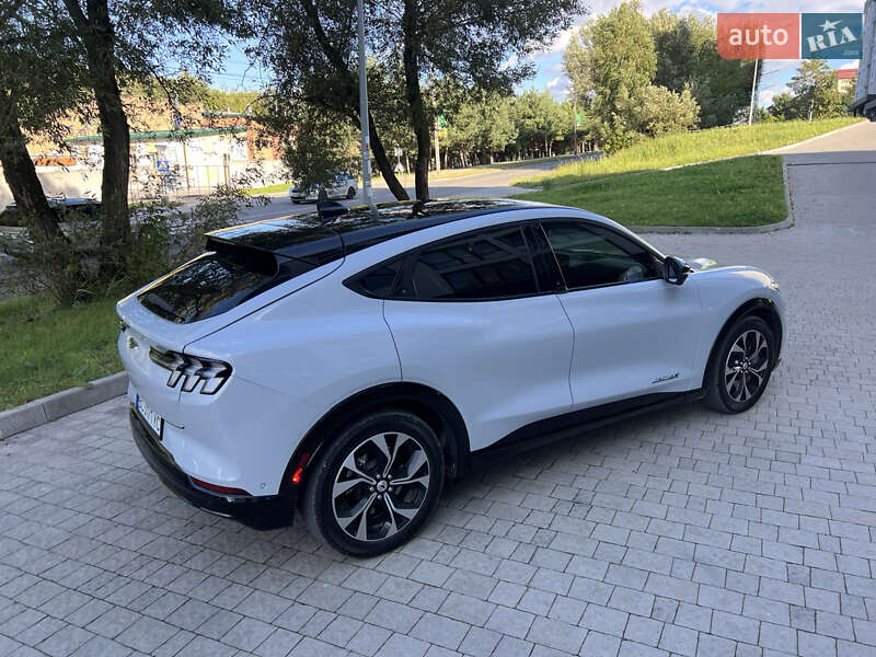 Позашляховик / Кросовер Ford Mustang Mach-E 2022 в Новояворівську