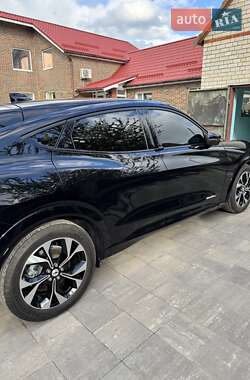 Позашляховик / Кросовер Ford Mustang Mach-E 2023 в 