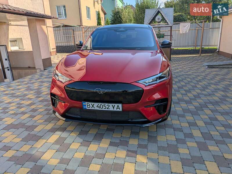 Позашляховик / Кросовер Ford Mustang Mach-E 2021 в 