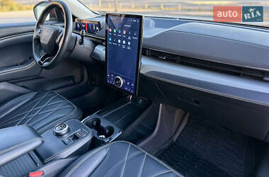 Позашляховик / Кросовер Ford Mustang Mach-E 2021 в  фото 38 Позашляховик / Кросовер Ford Mustang Mach-E 2021 в