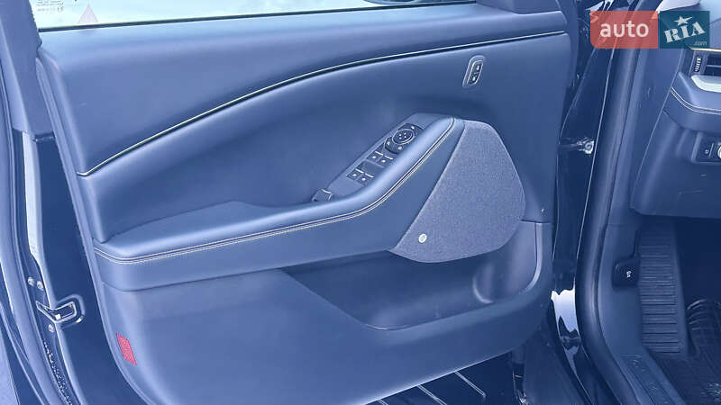 Позашляховик / Кросовер Ford Mustang Mach-E 2021 в Радивиліві