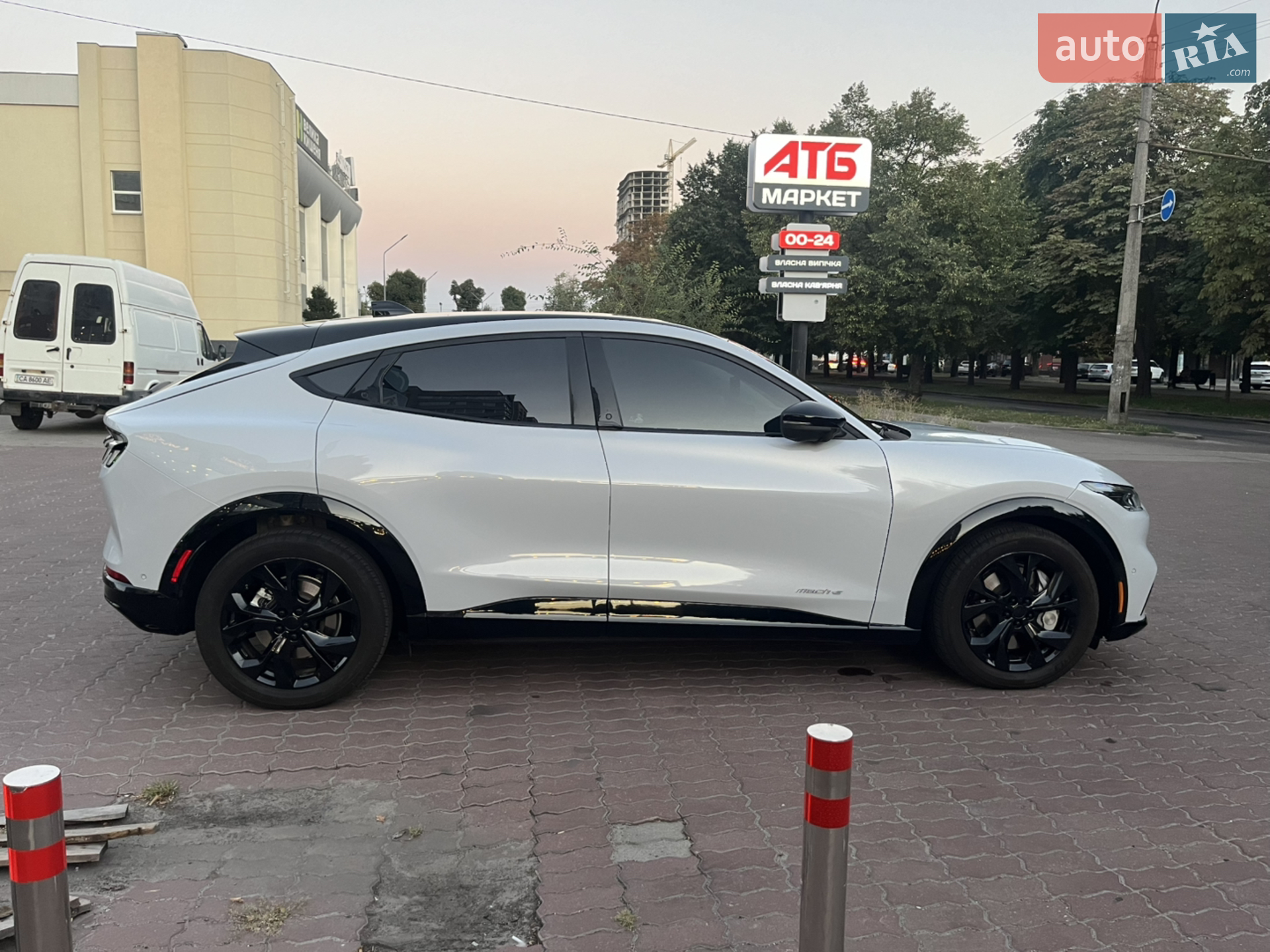 2022 Ford Mustang Mach-E - мініатюра 2