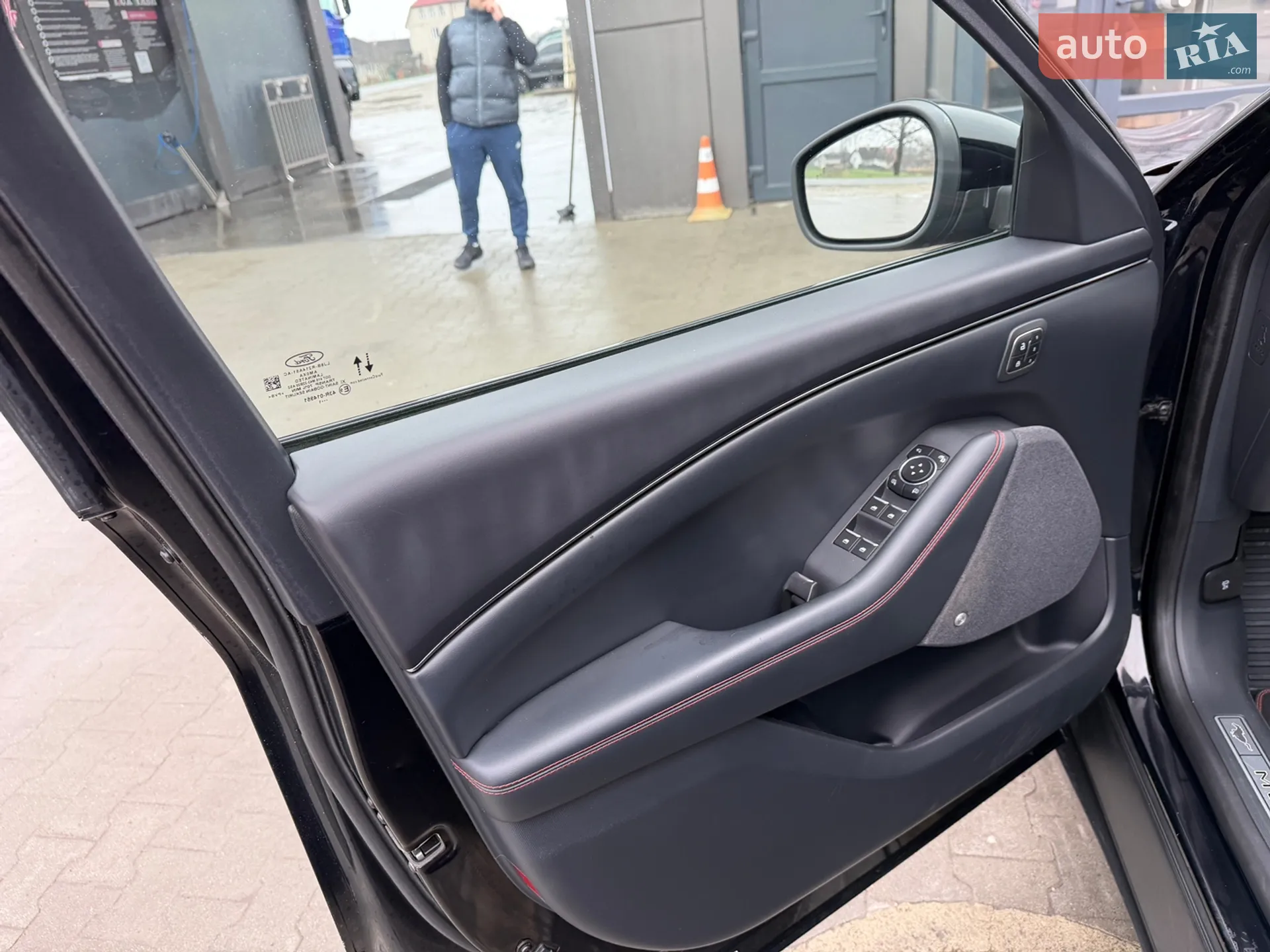 2021 Ford Mustang Mach-E - мініатюра 11
