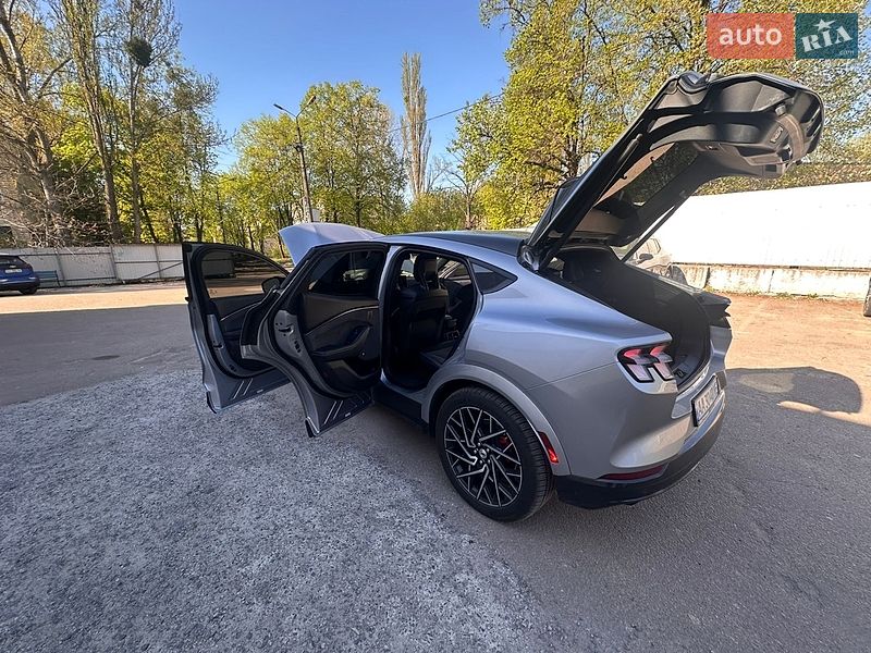 Позашляховик / Кросовер Ford Mustang Mach-E 2021 в Києві