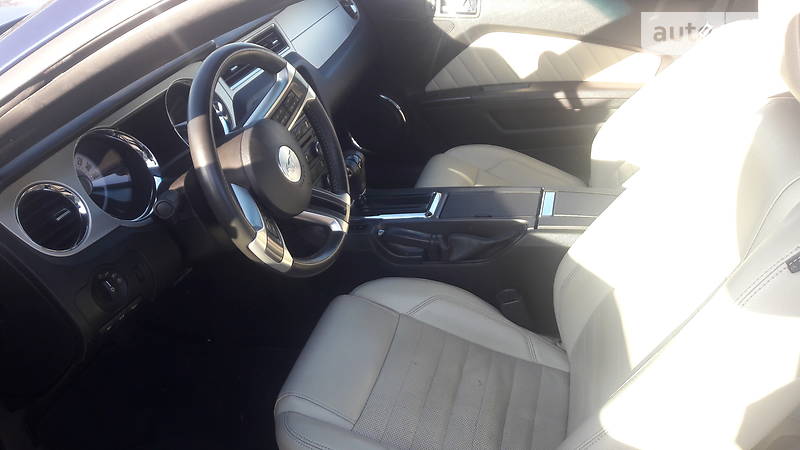 Купе Ford Mustang 2011 в Києві