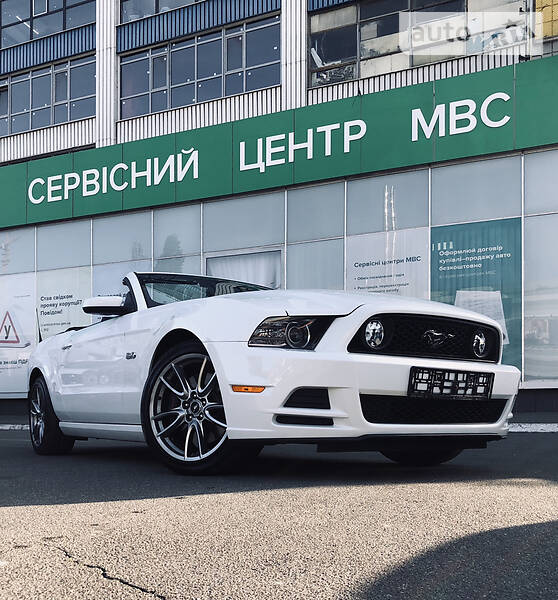 Кабриолет Ford Mustang 2013 в Киеве