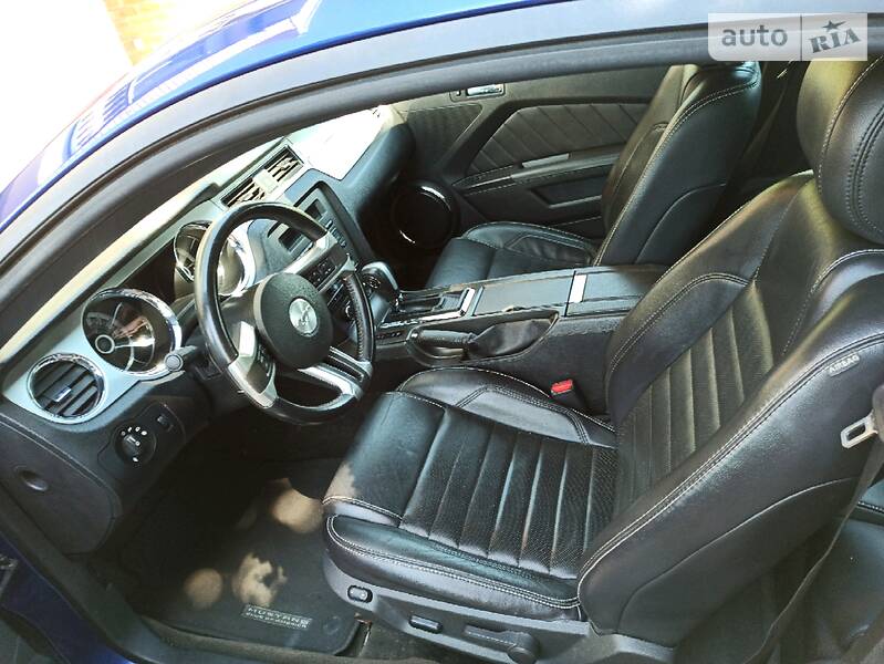 Купе Ford Mustang 2012 в Кропивницком