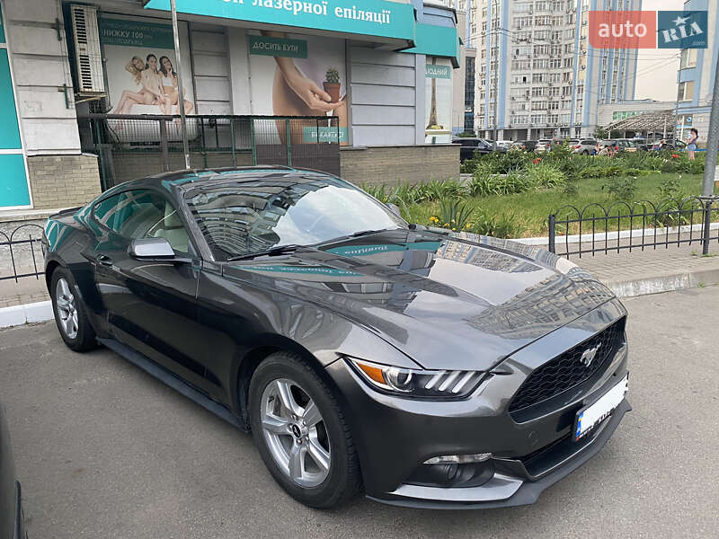 Купе Ford Mustang 2015 в Киеве