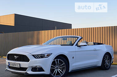 Кабриолет Ford Mustang 2017 в 