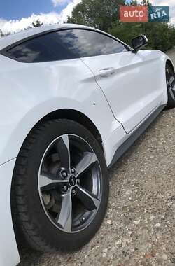 Купе Ford Mustang 2015 в 