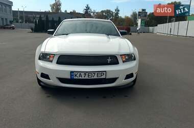 Купе Ford Mustang 2011 в Киеве