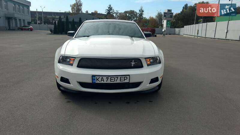 Купе Ford Mustang 2011 в Киеве