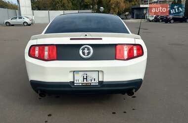 Купе Ford Mustang 2011 в Киеве
