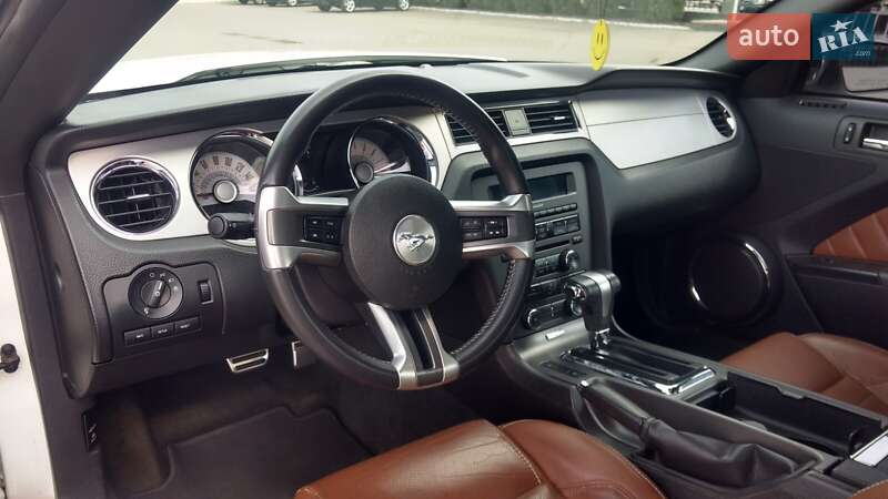Купе Ford Mustang 2011 в Киеве