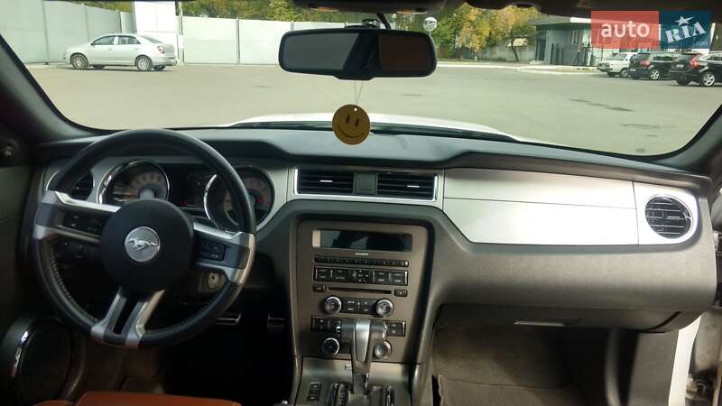 Купе Ford Mustang 2011 в Киеве