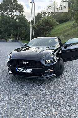 Купе Ford Mustang 2015 в 