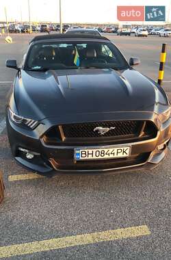 Кабриолет Ford Mustang 2017 в 