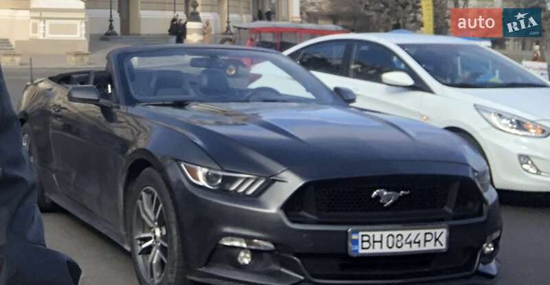 Кабриолет Ford Mustang 2017 в 