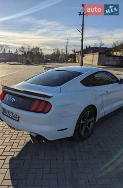 Купе Ford Mustang 2015 в 