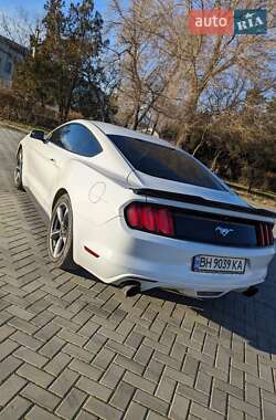 Купе Ford Mustang 2015 в 