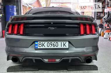 Купе Ford Mustang 2015 в Дубні