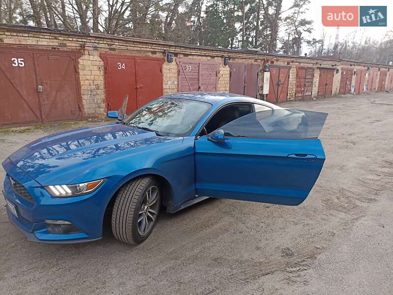 Купе Ford Mustang 2016 в Киеве