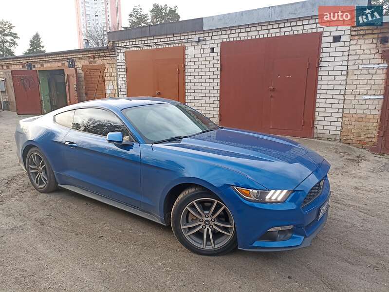 Купе Ford Mustang 2016 в Киеве