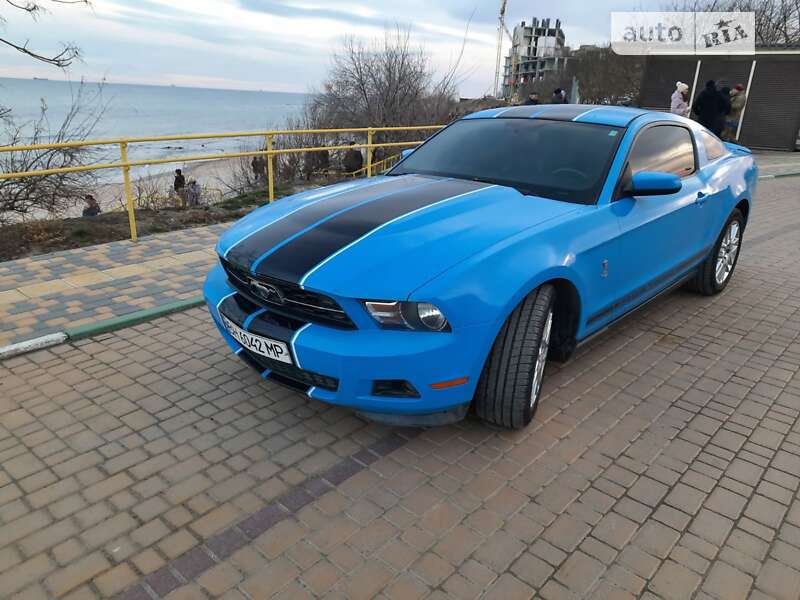Купе Ford Mustang 2011 в Голованевске