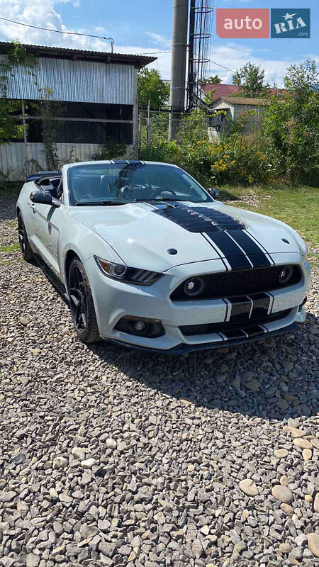 Кабриолет Ford Mustang 2016 в 