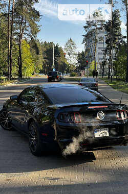 Купе Ford Mustang 2013 в Буче