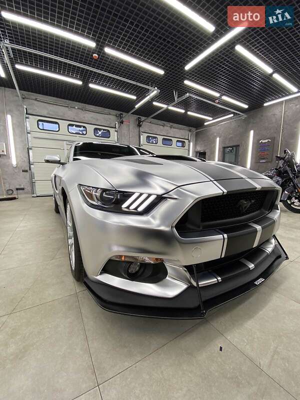 Купе Ford Mustang 2016 в Києві