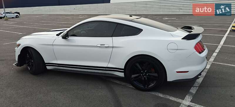 Купе Ford Mustang 2016 в Львове