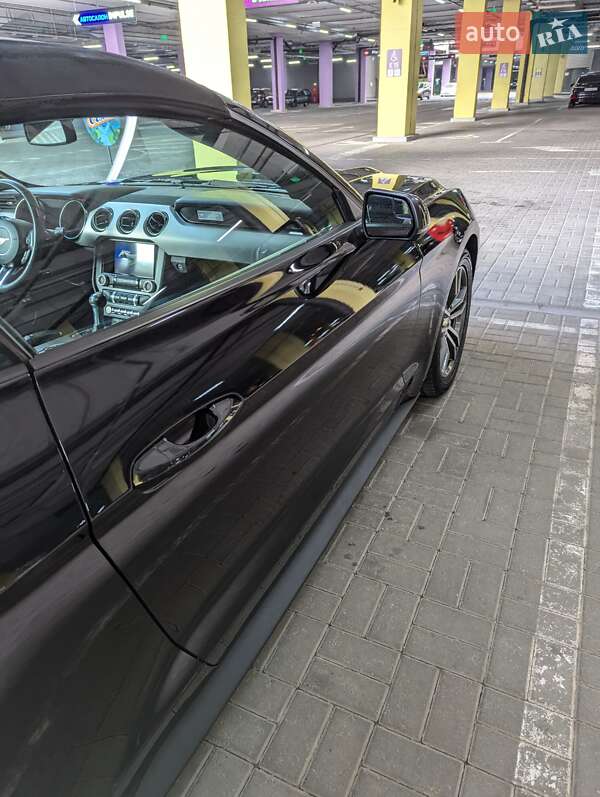 Кабриолет Ford Mustang 2016 в Киеве