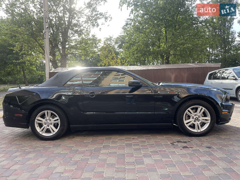 Кабриолет Ford Mustang 2012 в Житомире