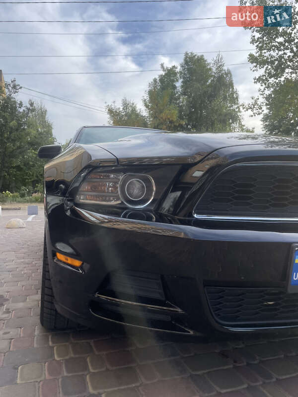 Кабриолет Ford Mustang 2012 в Житомире