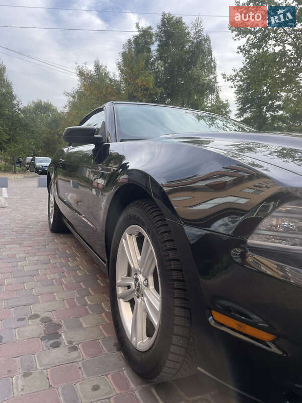 Кабриолет Ford Mustang 2012 в Житомире