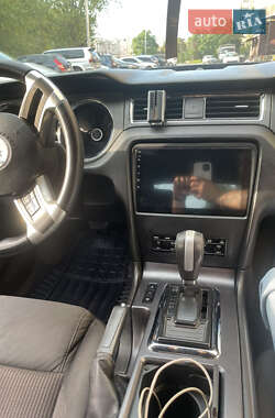 Кабриолет Ford Mustang 2012 в 
