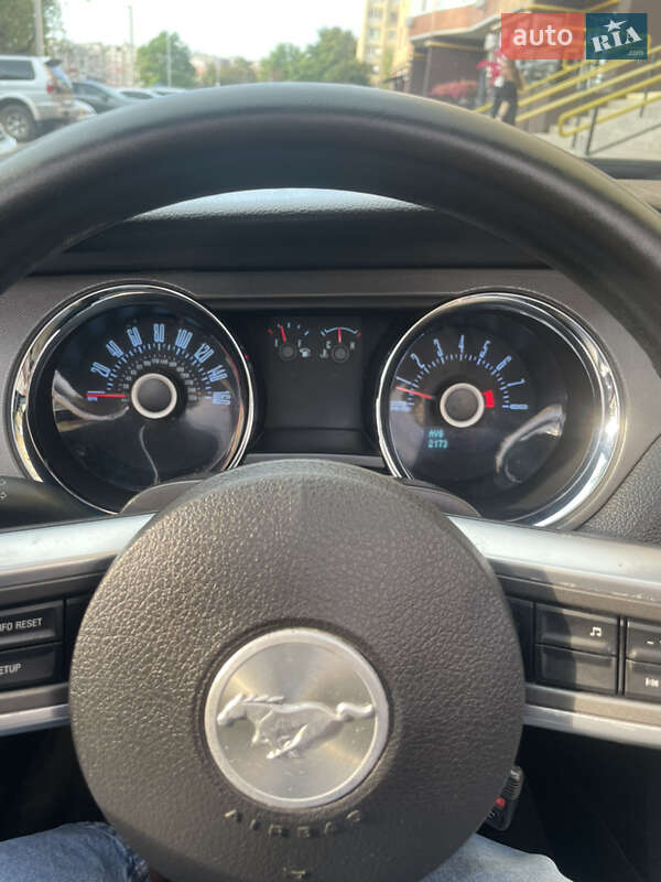 Кабриолет Ford Mustang 2012 в Житомире