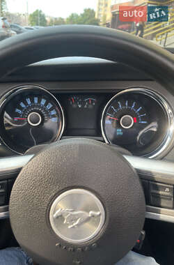 Кабриолет Ford Mustang 2012 в 