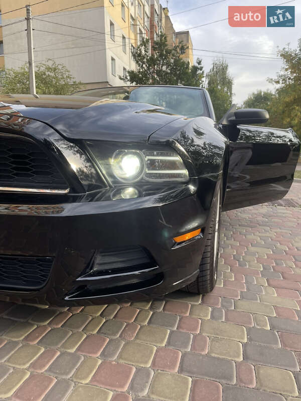 Кабриолет Ford Mustang 2012 в Житомире